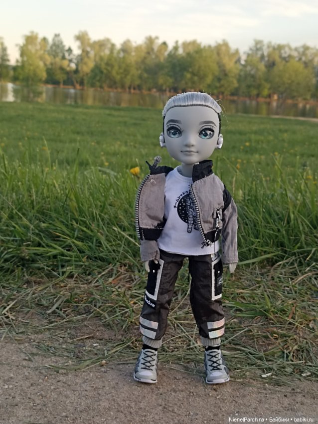 Эш на прогулке — Куклы Rainbow High (Рейнбоу Хай (фото 5)