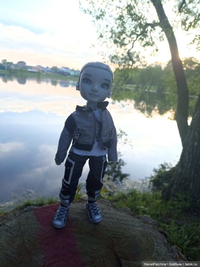 Эш на прогулке — Куклы Rainbow High (Рейнбоу Хай (фото 9)