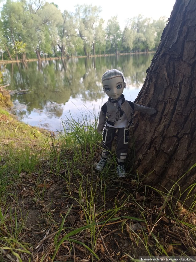 Эш на прогулке — Куклы Rainbow High (Рейнбоу Хай