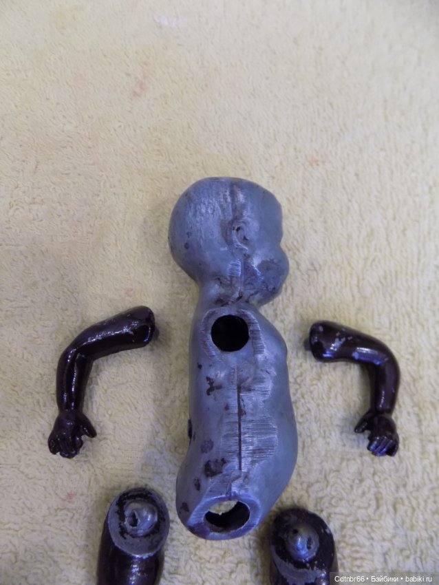 Реставрация двух тёмнокожих мальчиков. Один целлулоидный, второй металлический