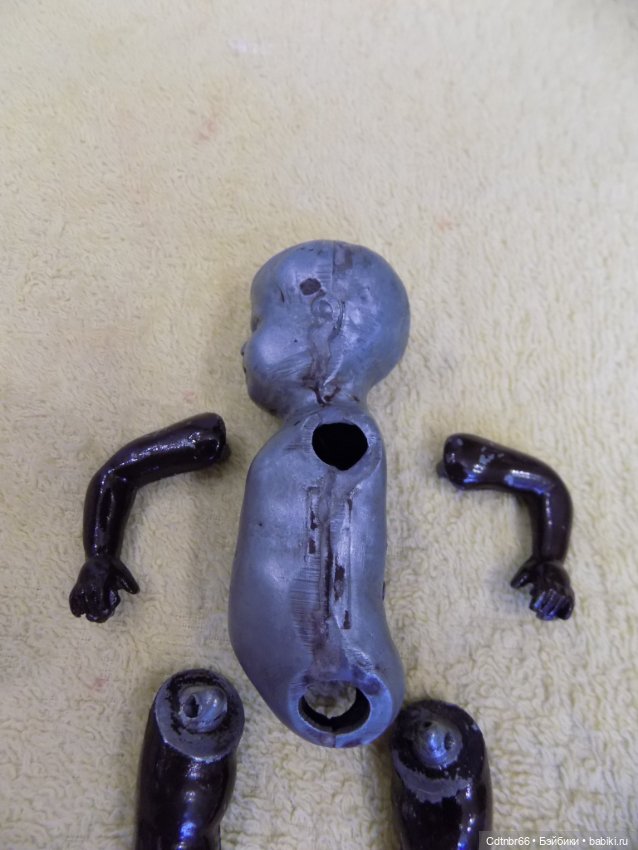 Реставрация двух тёмнокожих мальчиков. Один целлулоидный, второй металлический