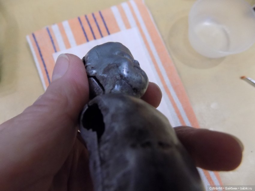 Реставрация двух тёмнокожих мальчиков. Один целлулоидный, второй металлический