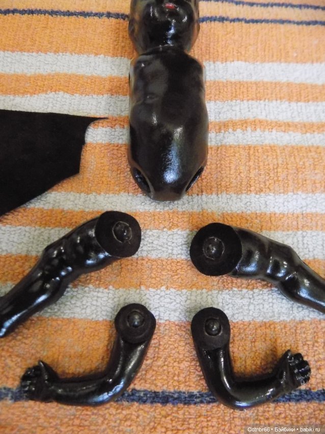 Реставрация двух тёмнокожих мальчиков. Один целлулоидный, второй металлический