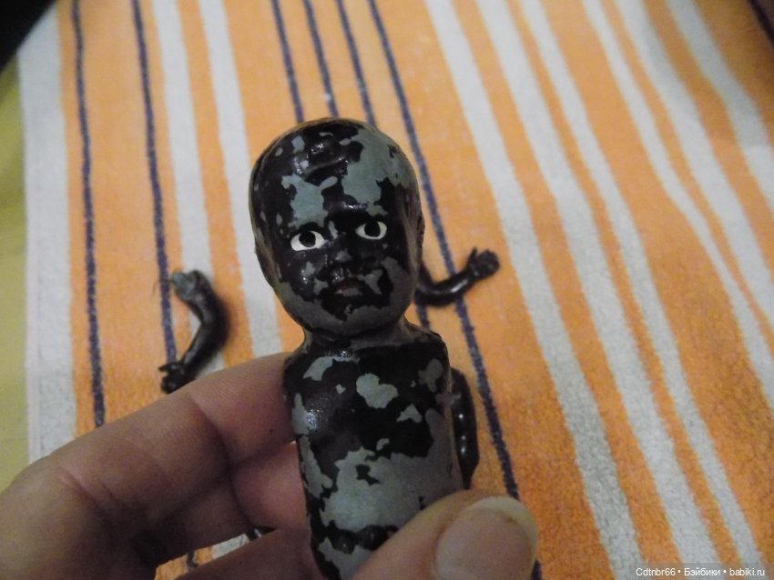 Реставрация двух тёмнокожих мальчиков. Один целлулоидный, второй металлический