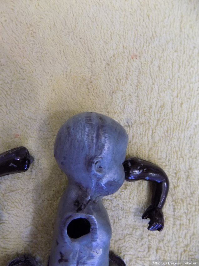 Реставрация двух тёмнокожих мальчиков. Один целлулоидный, второй металлический