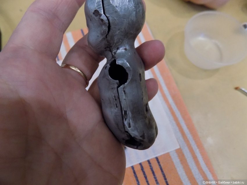 Реставрация двух тёмнокожих мальчиков. Один целлулоидный, второй металлический