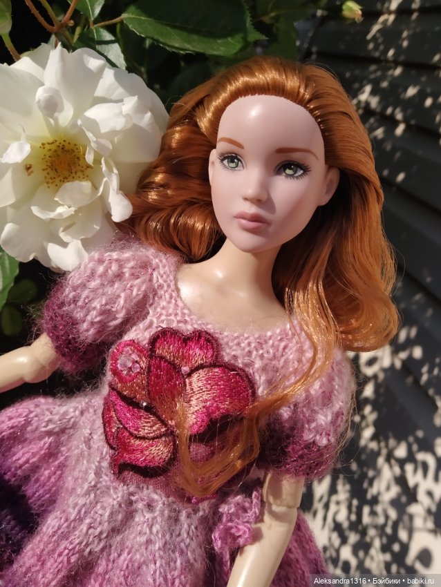 Мечтательная девушка заговорила