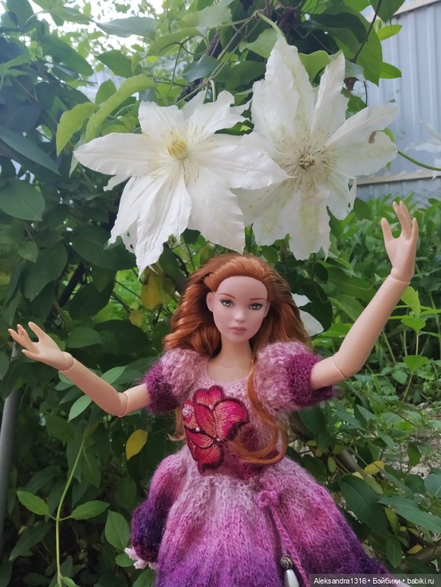 Мечтательная девушка заговорила