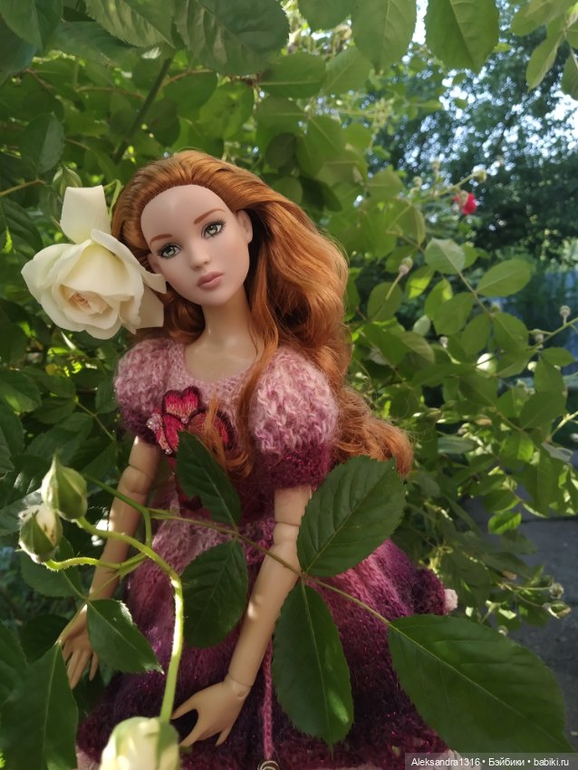 Мечтательная девушка заговорила