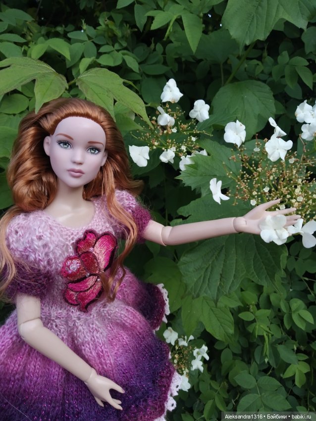 Мечтательная девушка заговорила