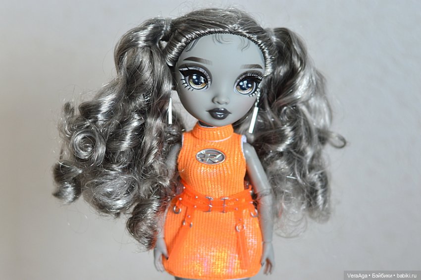 Николь и Вика в наряде от Мишель