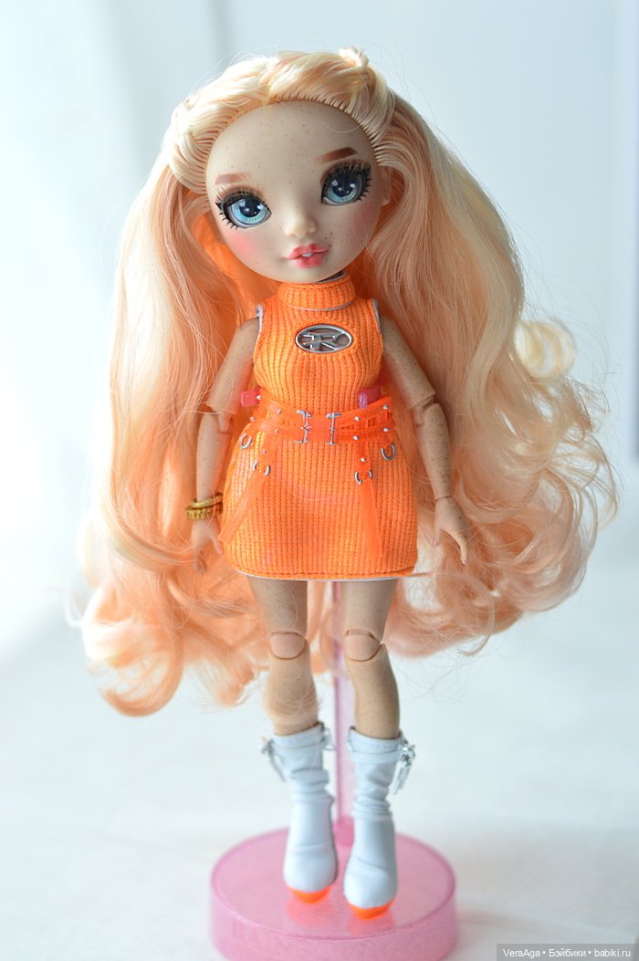 Николь и Вика в наряде от Мишель