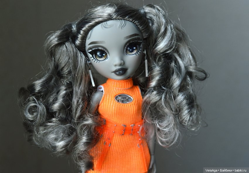 Николь и Вика в наряде от Мишель