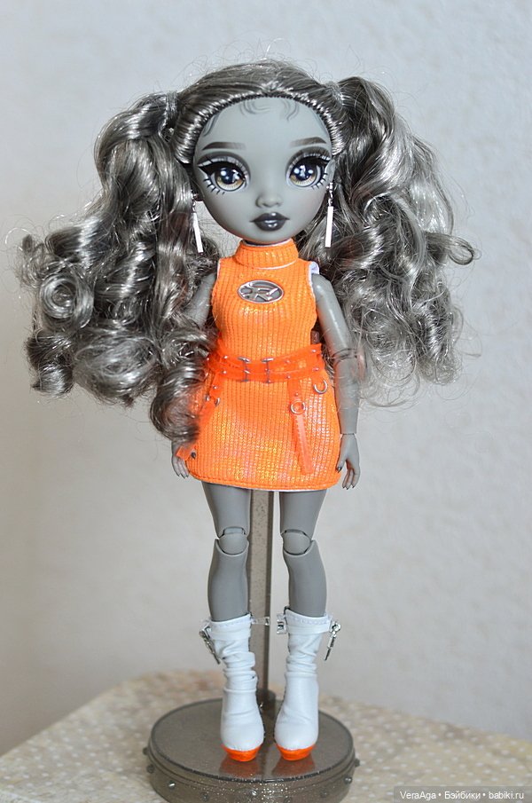 Николь и Вика в наряде от Мишель (фото 5)