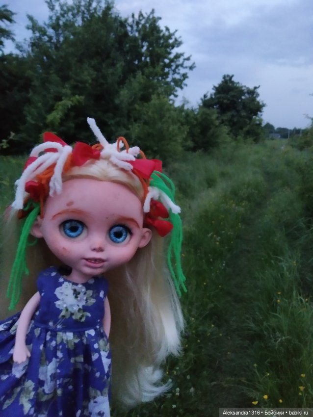 Пошли мы погулять с Марусей вечерком☁️