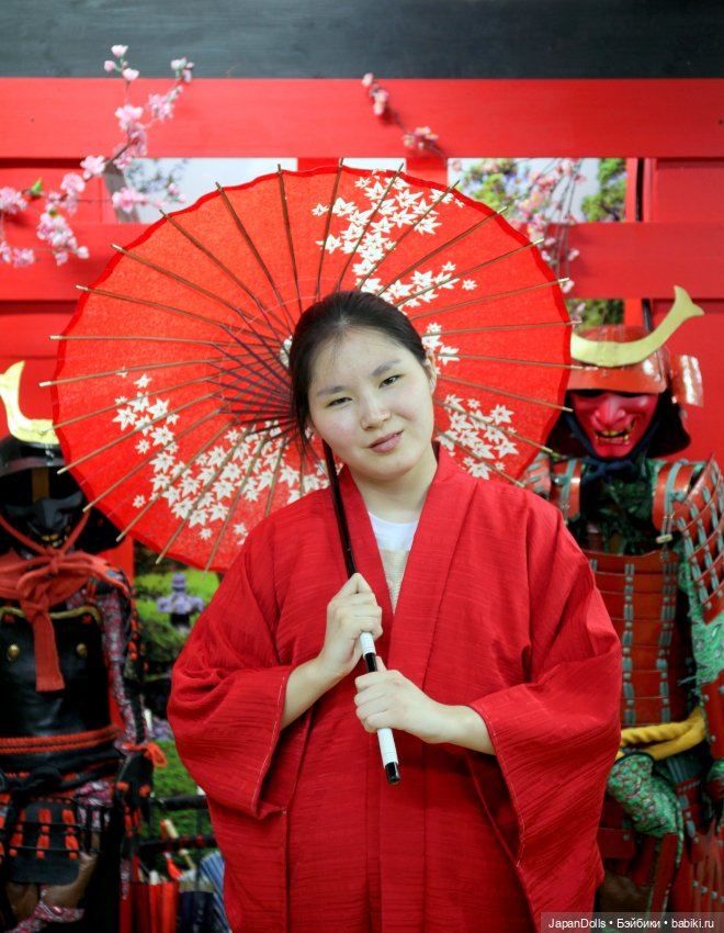 Гостья из Якутии на выставке "Япония. Куклы, сказки и легенды"