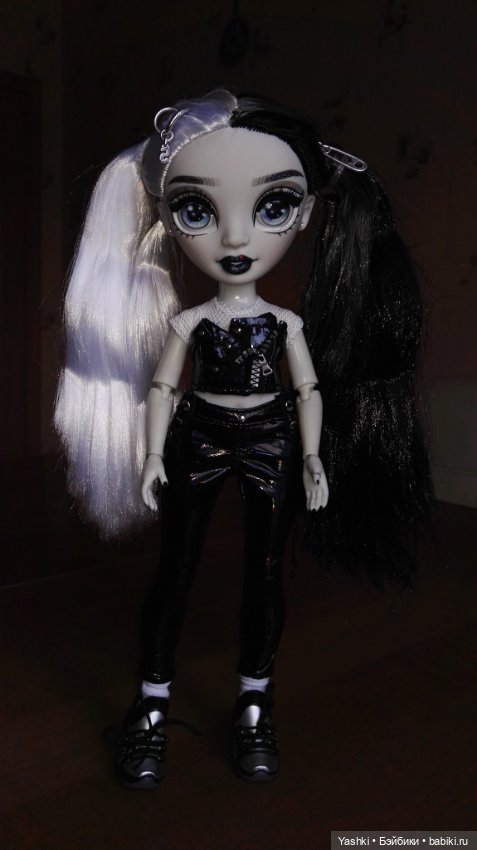 Ева (Хизер Грейсон) приехала