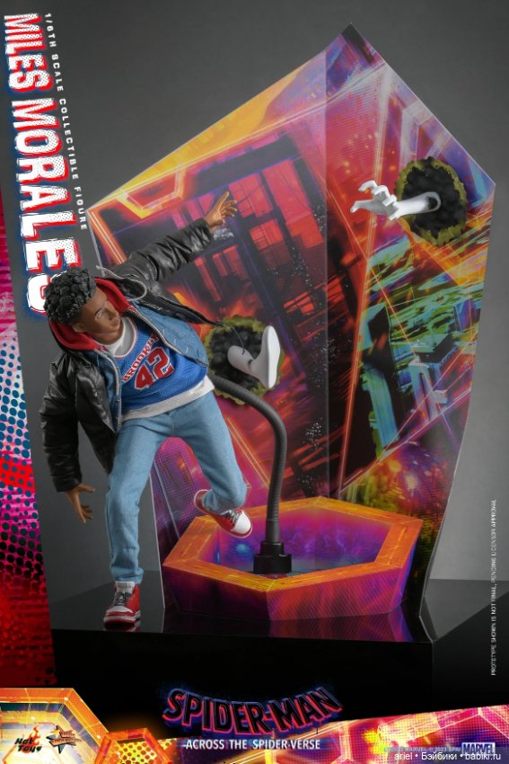 Hot Toys анонсировали фигурку Майлза Моралеса по анимационному фильму «Человек-паук: Паутина вселенных» (фото 7)