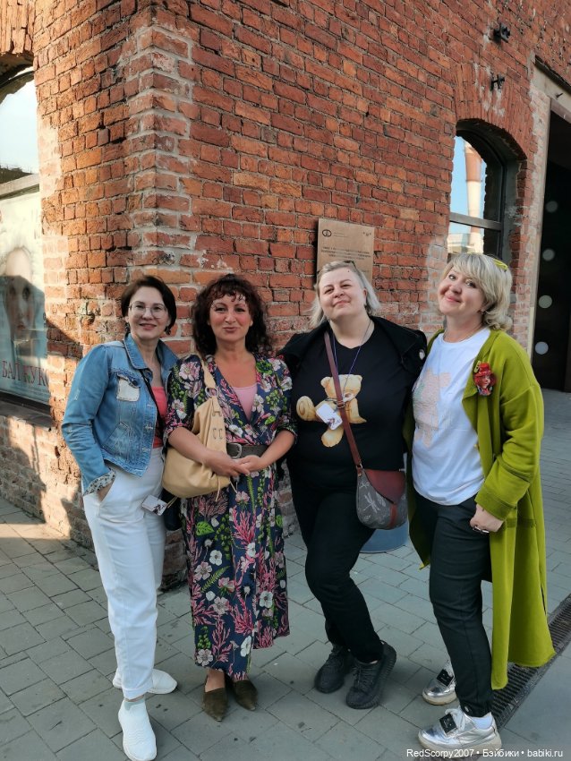 Группировка "ЁжкинКот" Оля Пономарева и Вера Терекбаева на "Балу Кукол" в Севкабель Порту в Санкт-Петербурге 11 - 14 мая 2023 года