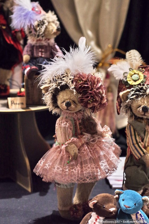 Группировка "ЁжкинКот" Оля Пономарева и Вера Терекбаева на "Балу Кукол" в Севкабель Порту в Санкт-Петербурге 11 - 14 мая 2023 года