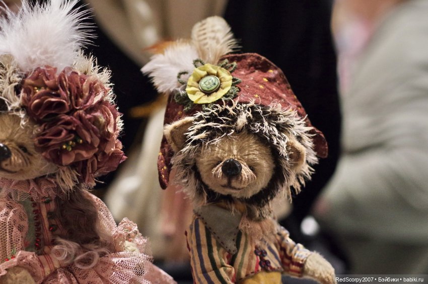 Группировка "ЁжкинКот" Оля Пономарева и Вера Терекбаева на "Балу Кукол" в Севкабель Порту в Санкт-Петербурге 11 - 14 мая 2023 года