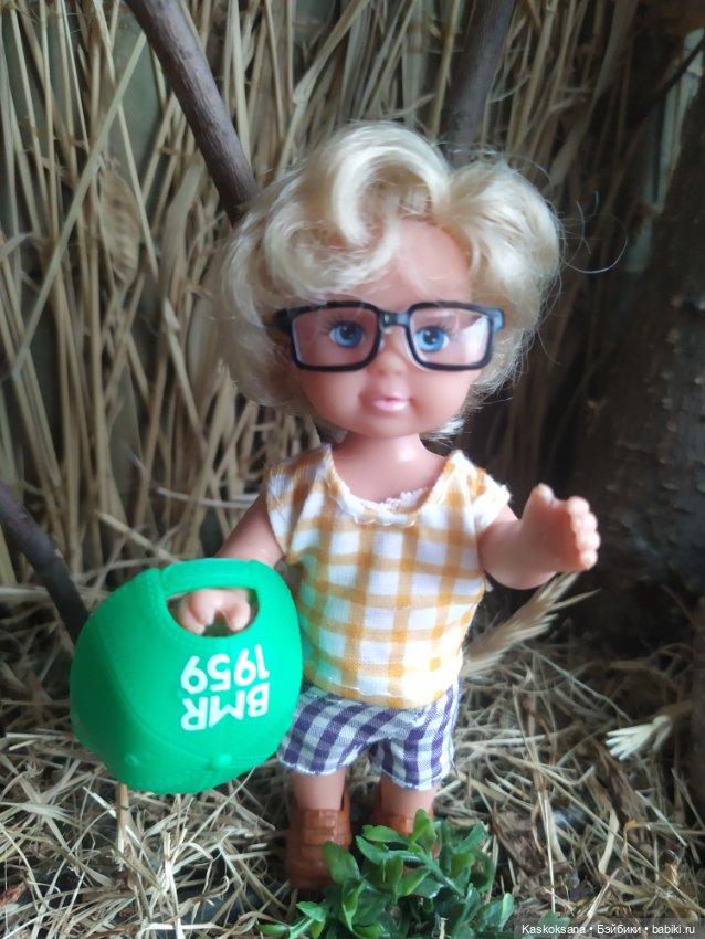 А мне любое море, море по колено, а мне любые горы по плечу