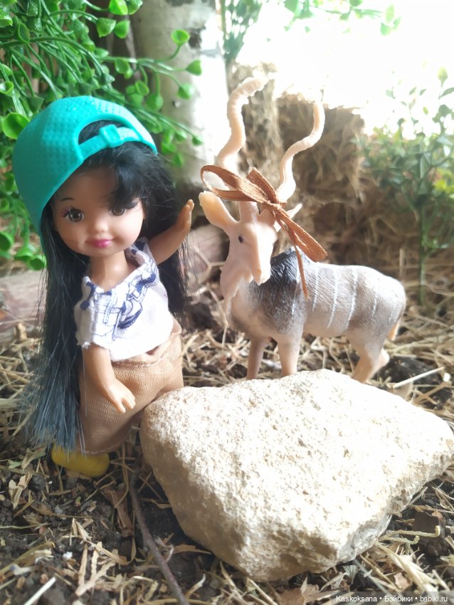 А мне любое море, море по колено, а мне любые горы по плечу