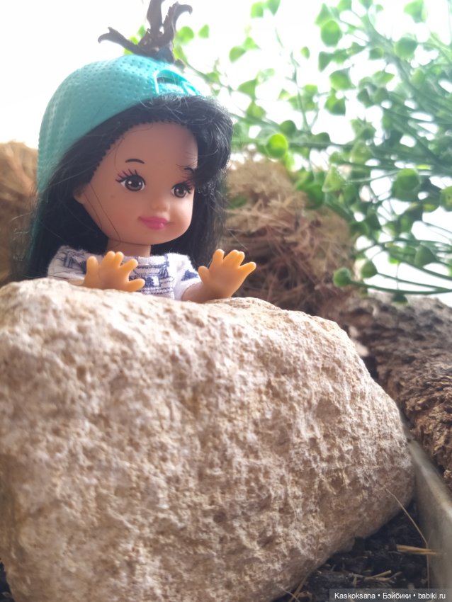 А мне любое море, море по колено, а мне любые горы по плечу