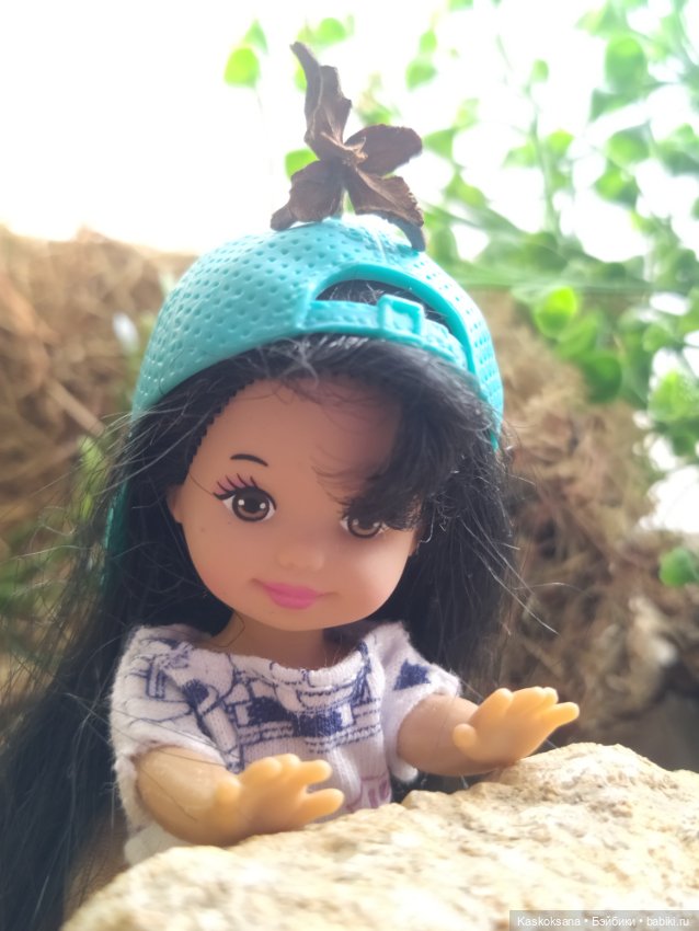 А мне любое море, море по колено, а мне любые горы по плечу