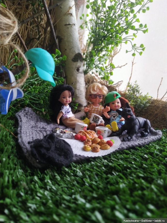 А мне любое море, море по колено, а мне любые горы по плечу