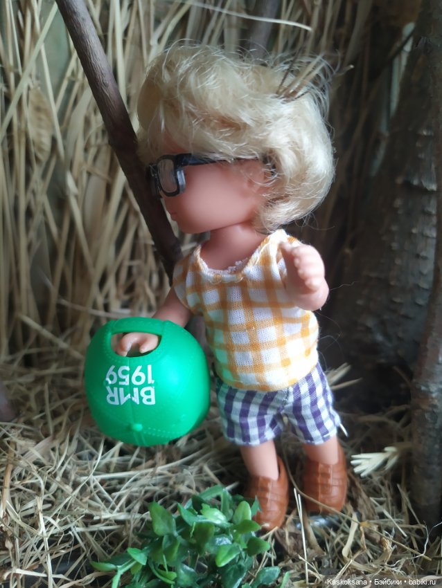 А мне любое море, море по колено, а мне любые горы по плечу