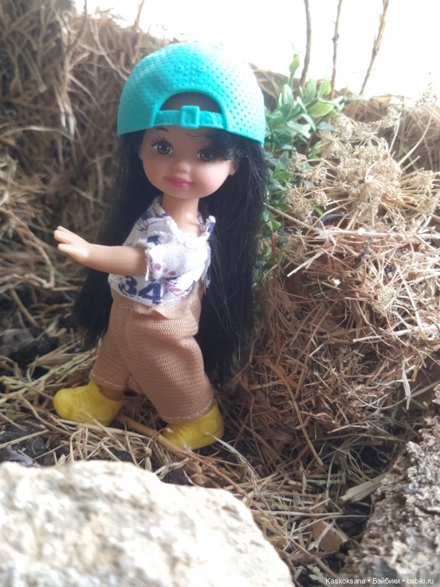 А мне любое море, море по колено, а мне любые горы по плечу