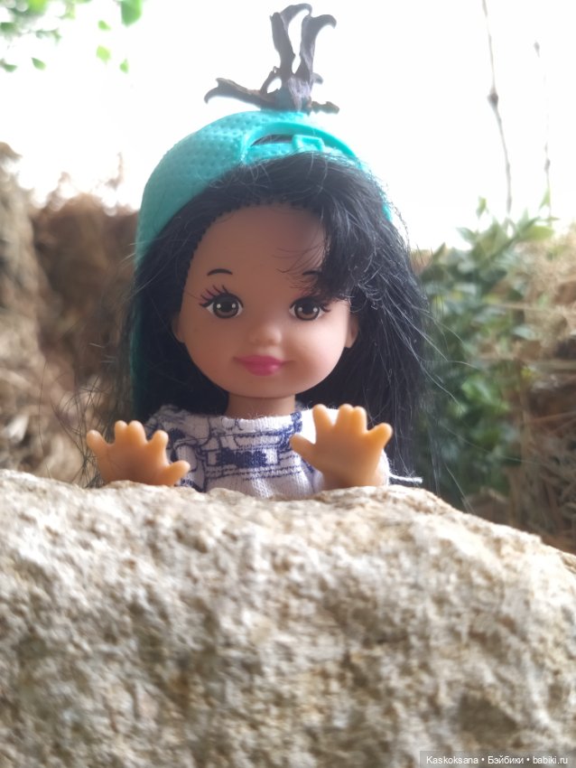 А мне любое море, море по колено, а мне любые горы по плечу