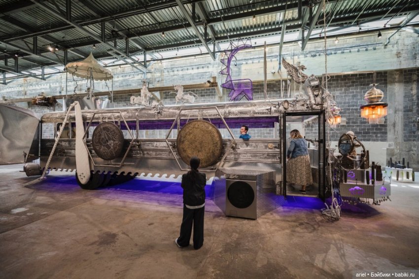 Художник Гуадалупе Маравилья (Guadalupe Maravilla) превратил школьный автобус в иммерсивную инсталляцию (фото 6)