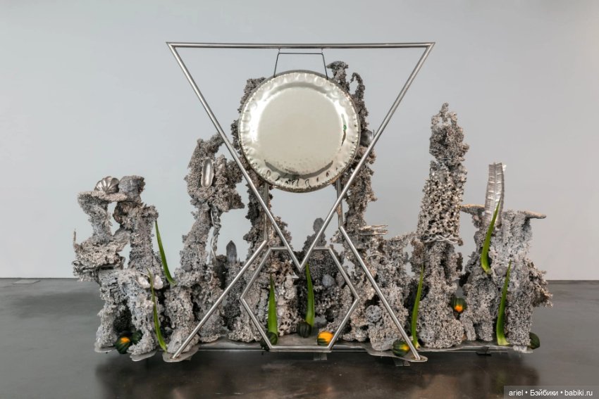 Художник Гуадалупе Маравилья (Guadalupe Maravilla) превратил школьный автобус в иммерсивную инсталляцию (фото 7)