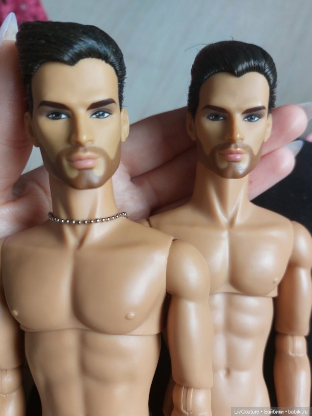 Две одинаковые куклы? НЕТ