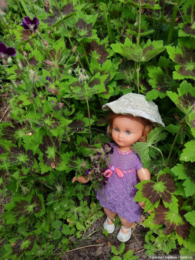 Милен тоже гуляет по саду🌸🍀🌞🌈🥰