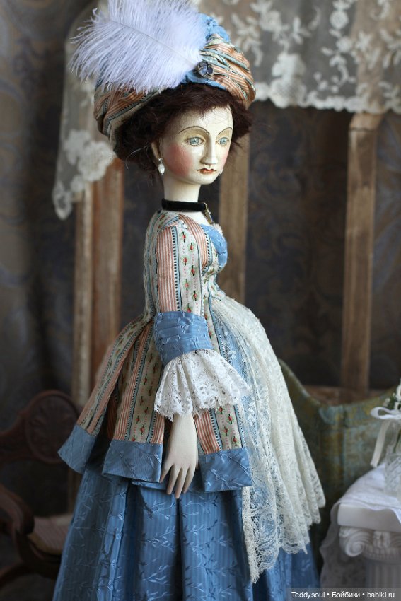 Беременная кукла из дерева в стиле French Court Doll