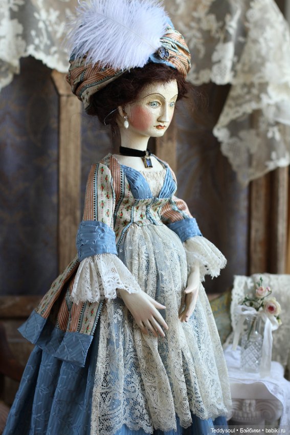 Беременная кукла из дерева в стиле French Court Doll