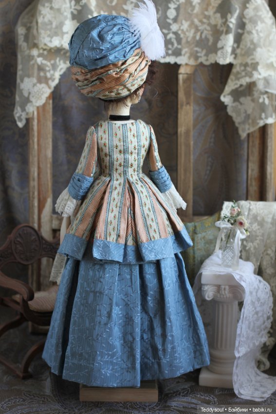 Беременная кукла из дерева в стиле French Court Doll