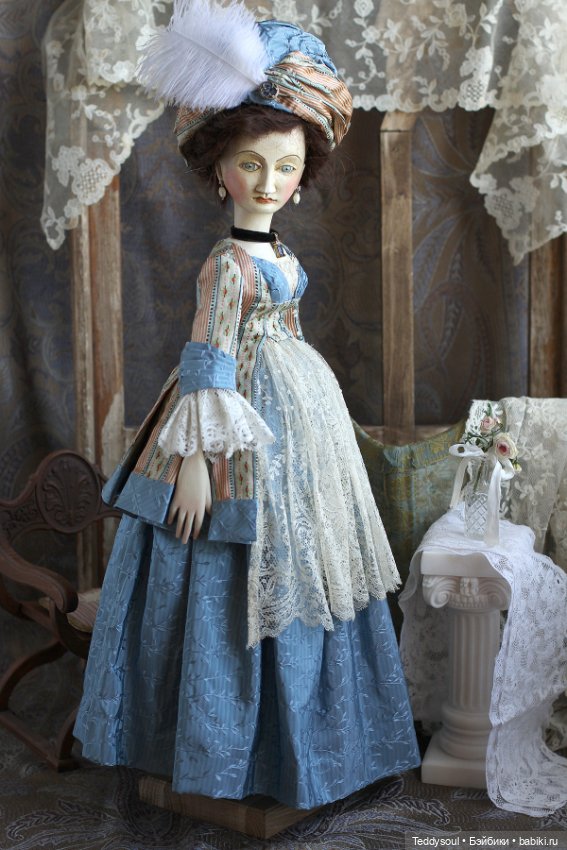 Беременная кукла из дерева в стиле French Court Doll