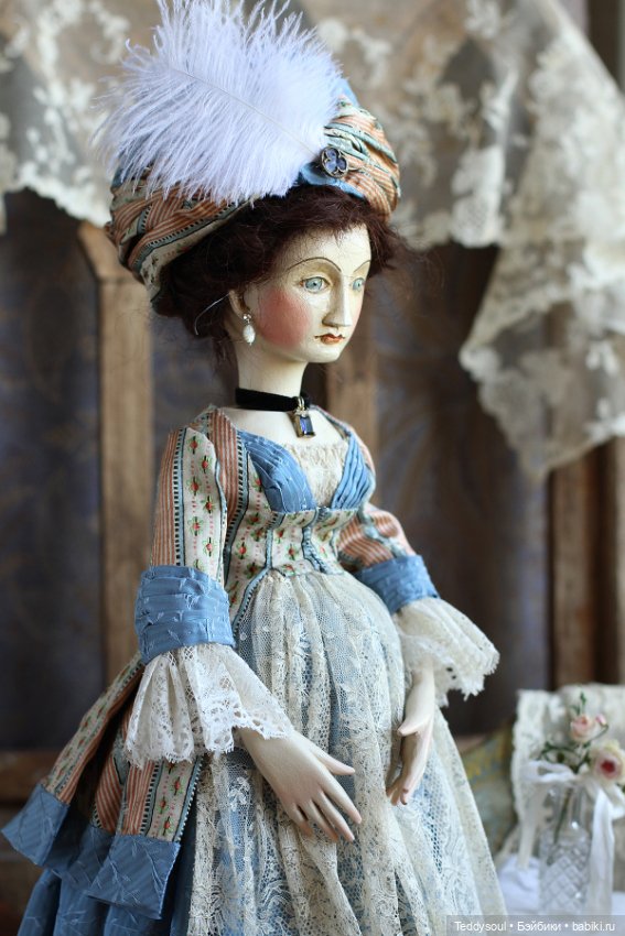 Беременная кукла из дерева в стиле French Court Doll