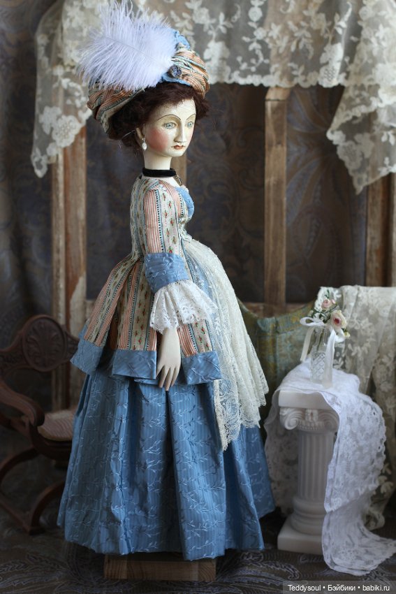 Беременная кукла из дерева в стиле French Court Doll