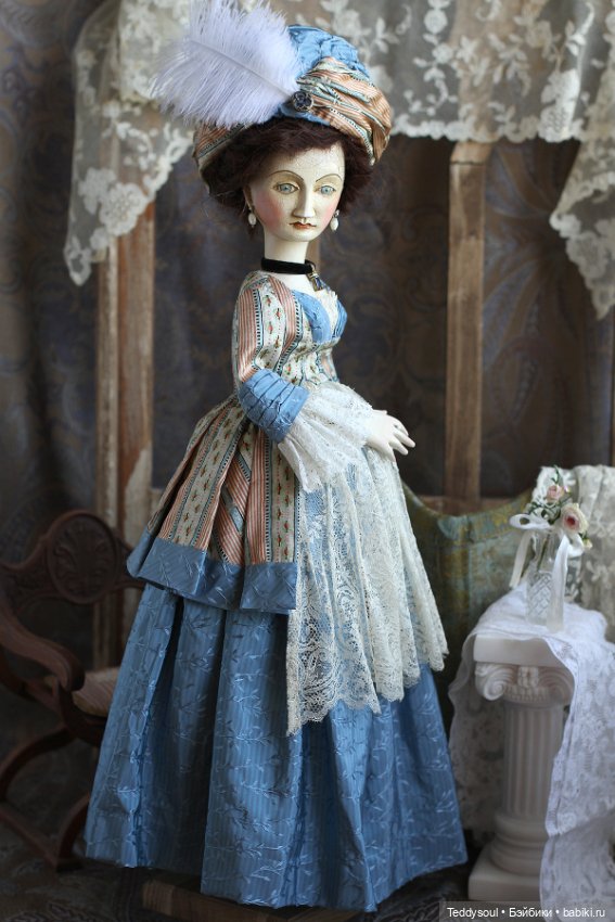 Беременная кукла из дерева в стиле French Court Doll