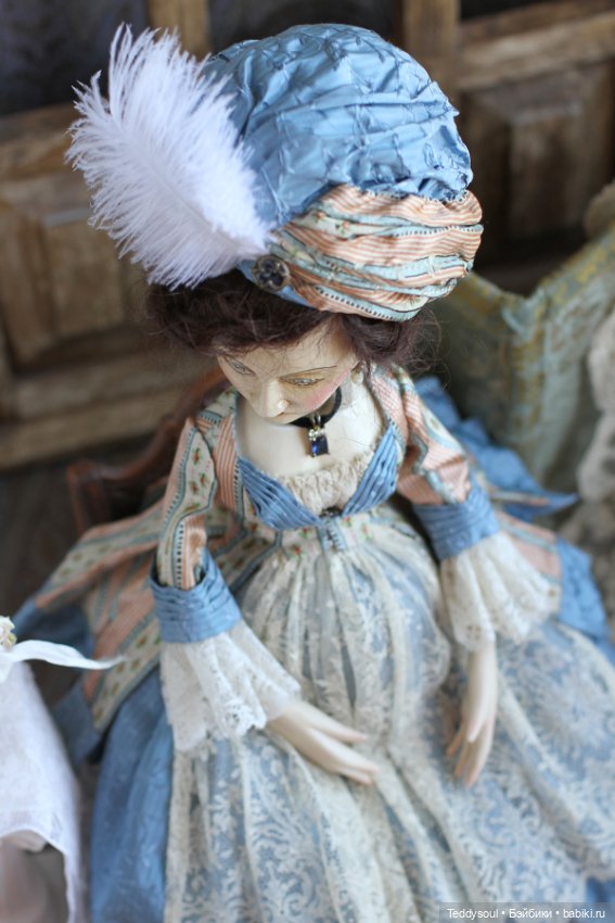 Беременная кукла из дерева в стиле French Court Doll