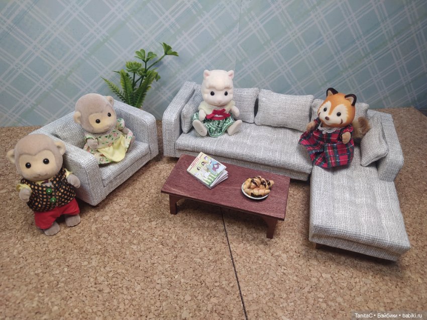 Мини гарнитур мягкой мебели, в масштабе 1/12