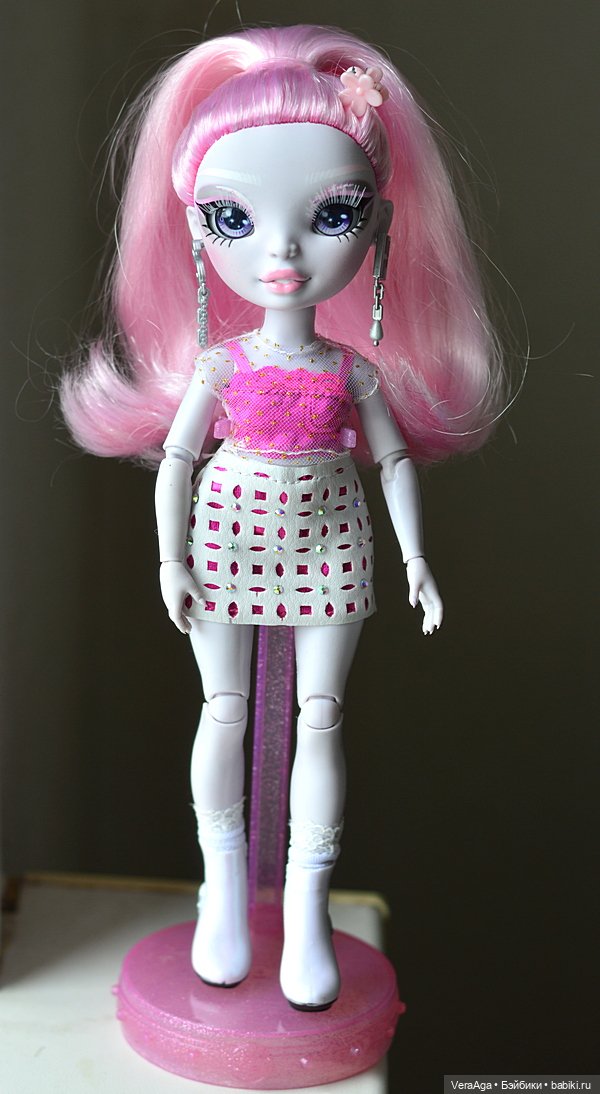 Покраска Вики и Карлы, переодевания Глич (фото 9)