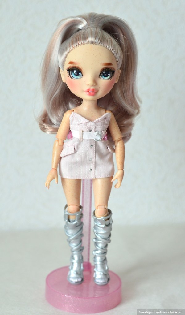 Покраска Вики и Карлы, переодевания Глич