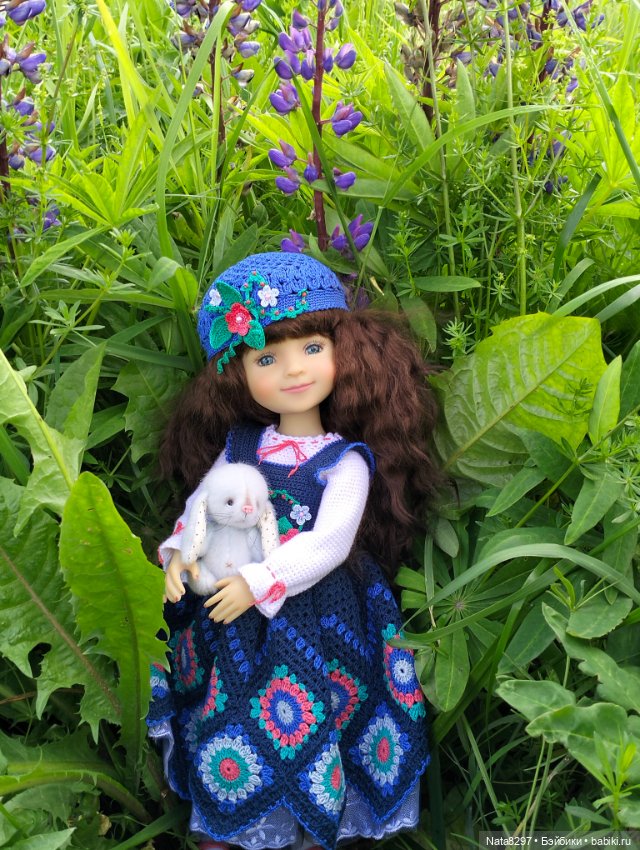 Прогулка с Беллой от Ruby Red в поле