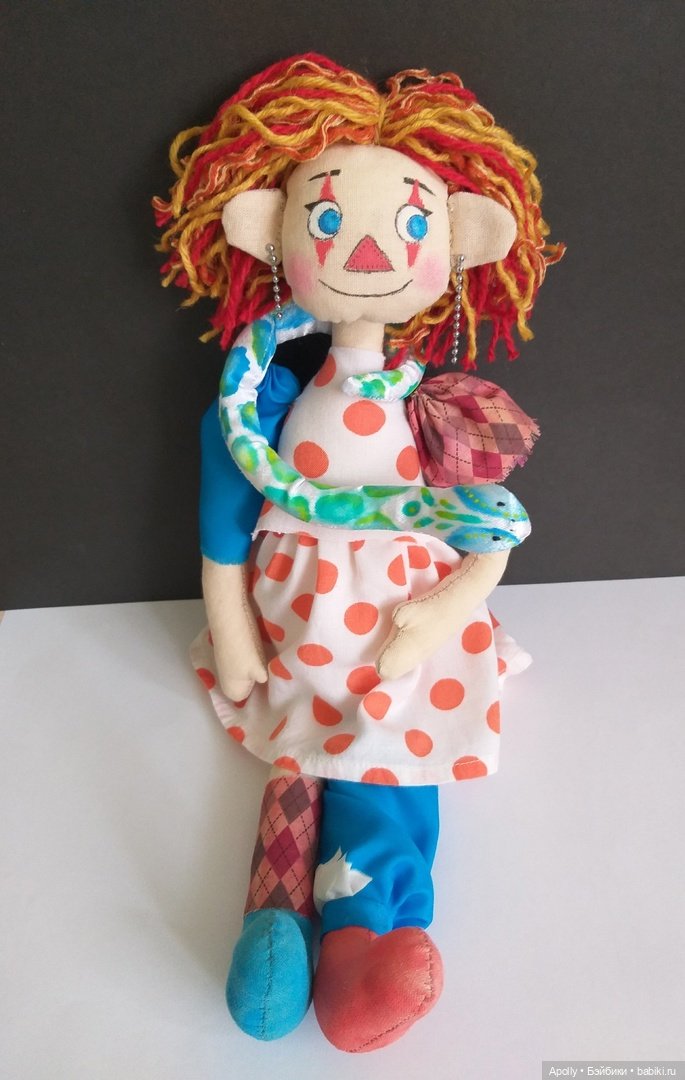 Клоунесса со змейкой — Авторские текстильные куклы: Вальдорфские